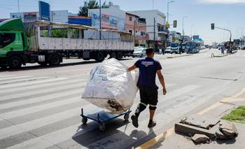 Con Milei, el 90% de los trabajadores informales gana menos de 3 salarios mínimos | Crisis económica