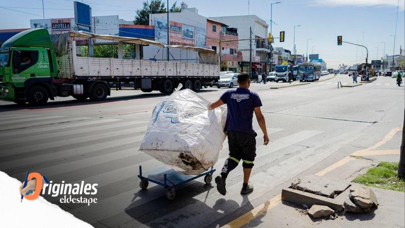 Cobran menos y trabajan el triple: los cartoneros sufren la caída del consumo y la apertura importadora