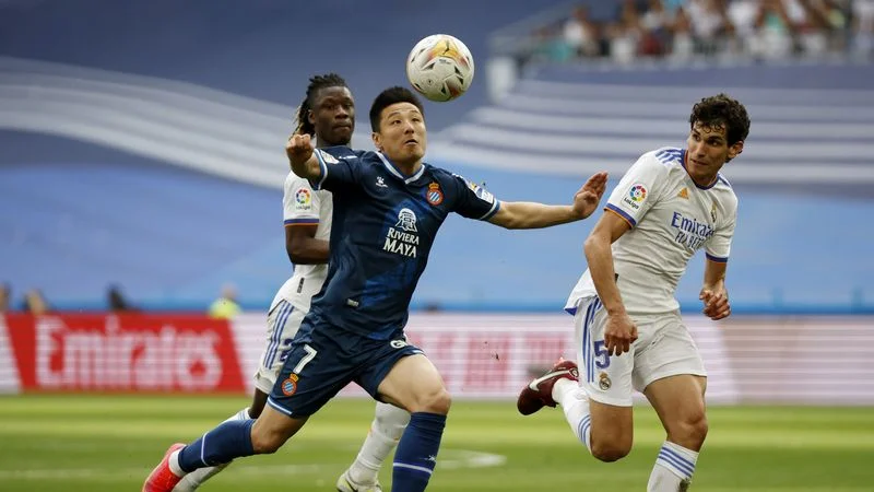 Wu vuelve al Shanghai Port tras su paso por el Espanyol