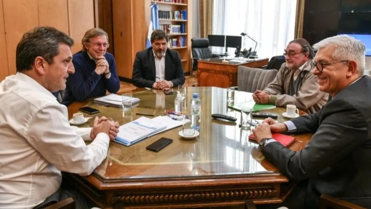 Raid clave de Massa con el campo, la CGT y la UIA
