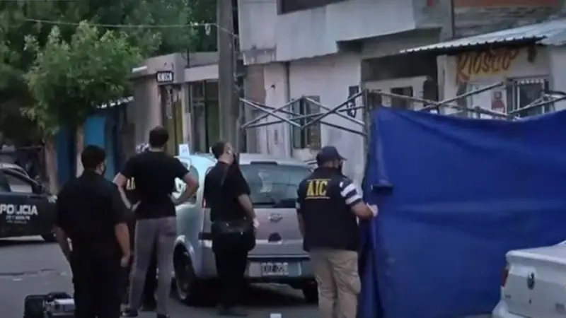 Rosario: balearon y mataron a un joven desde un auto