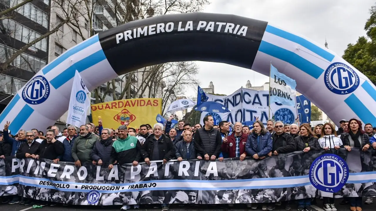  "El sueldo no alcanza", el reclamo de la CGT en la primera gran marcha de la era Alberto