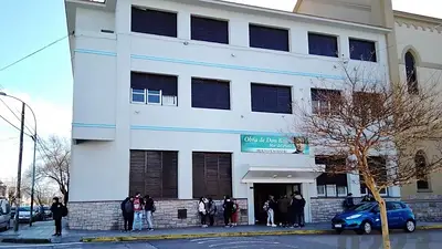 Explotaron una bomba casera en la escuela para un reto de TikTok y dejaron sorda a una chica Explotaron una bomba casera en la escuela para un reto de TikTok y dejaron sorda a una chica