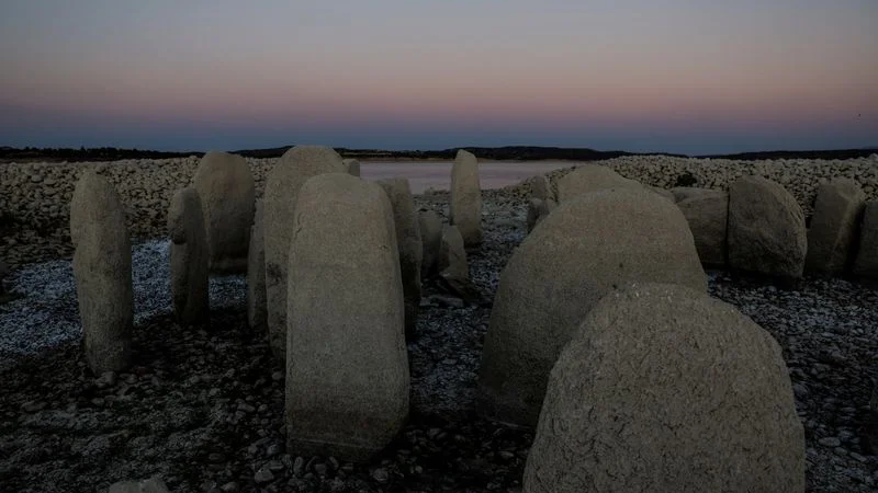 El "Stonehenge español" emerge de un embalse afectado por la sequía