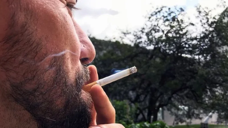 Consumo de tabaco en América: ¿de qué manera y por qué se reduce su consumo?