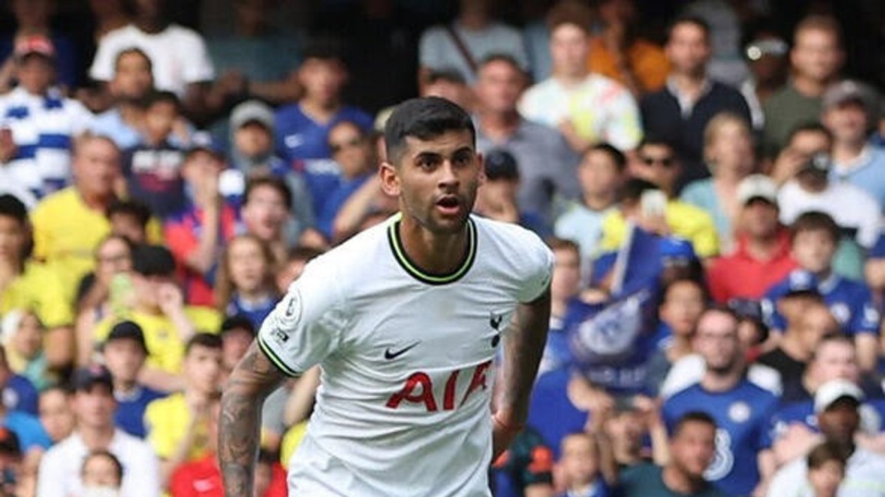 El central argentino Cristian Romero, del Tottenham, sufre una lesión muscular