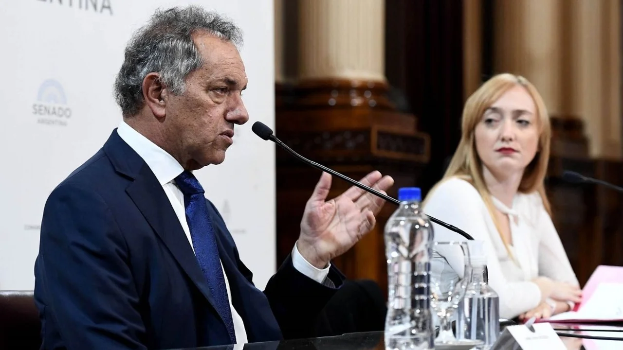 Con la ausencia de la oposición, el Senado dictaminó sobre el pliego de Scioli como embajador