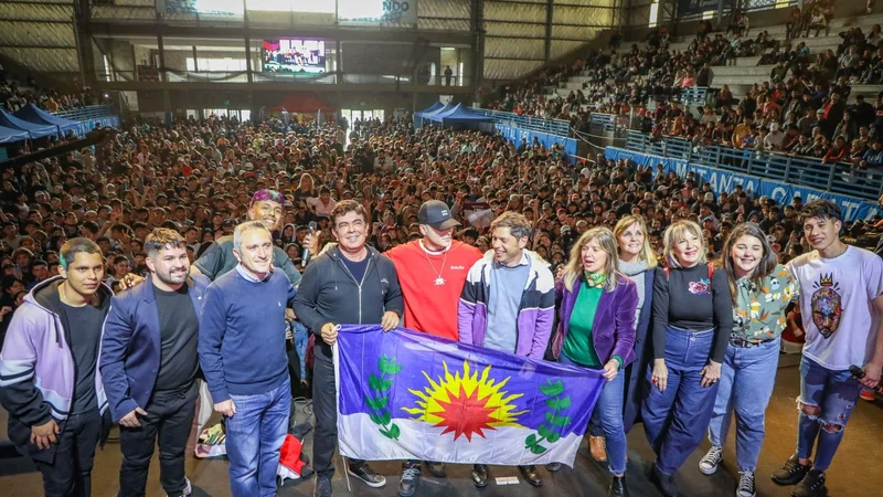 Espinoza y Kicillof compartieron un festival junto a miles de jóvenes inscriptos en el programa “Viaje de Fin de Curso”