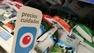 El Gobierno pone la lupa sobre la leche y busca abastecimiento en Precios Cuidados El Gobierno pone la lupa sobre la leche y busca abastecimiento en Precios Cuidados