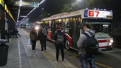 Paro de colectivos en el AMBA: qué reclaman las empresas y cuál es la respuesta del Gobierno Paro de colectivos en el AMBA: qué reclaman las empresas y cuál es la respuesta del Gobierno