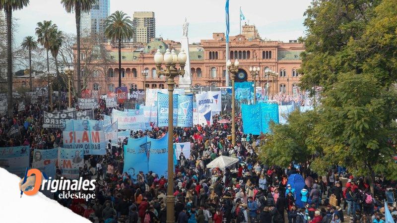 El Gobierno demora la publicación del decreto para convertir los planes en trabajo formal