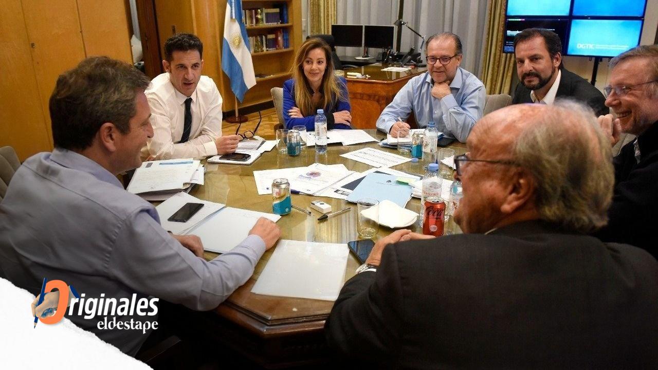 Massa negocia con la CGT y la UIA el pago de un bono a trabajadores