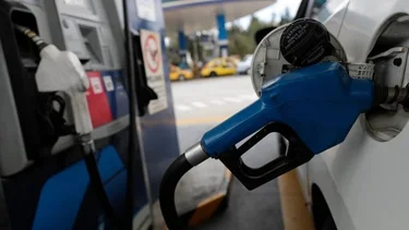 El Gobierno prorrogó impuesto a combustibles para evitar mayor aumento