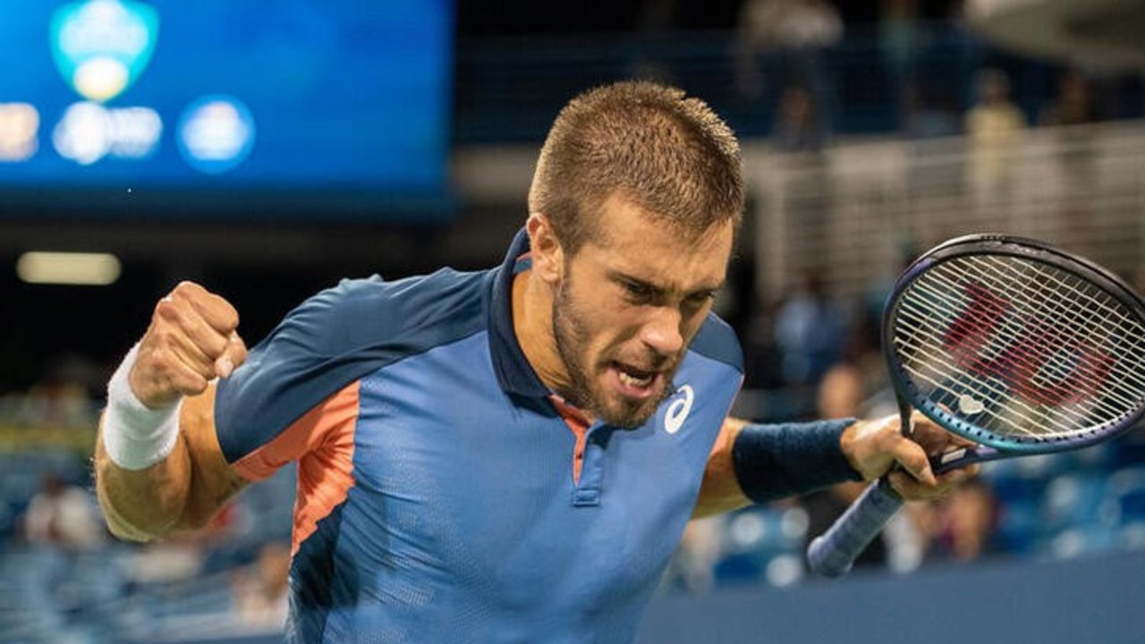 Coric vence a Tsitsipas para ganar Abierto de Cincinnati y mostrar que vuelve a su mejor nivel