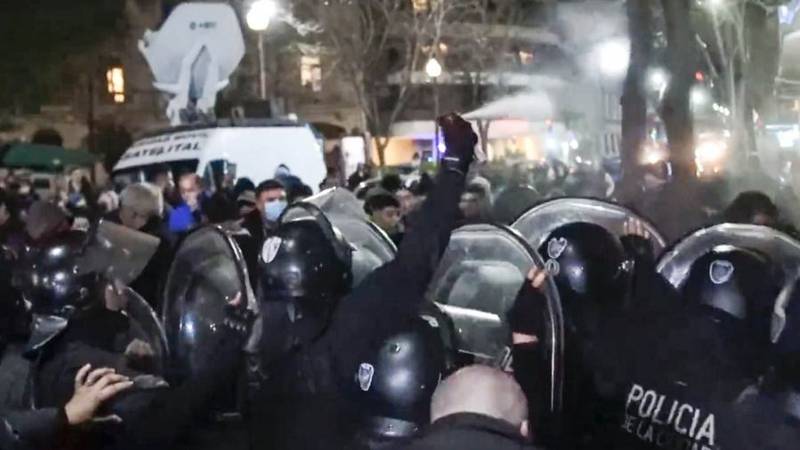 cristina kirchner, casa, tension, represion, policia, luciani, 