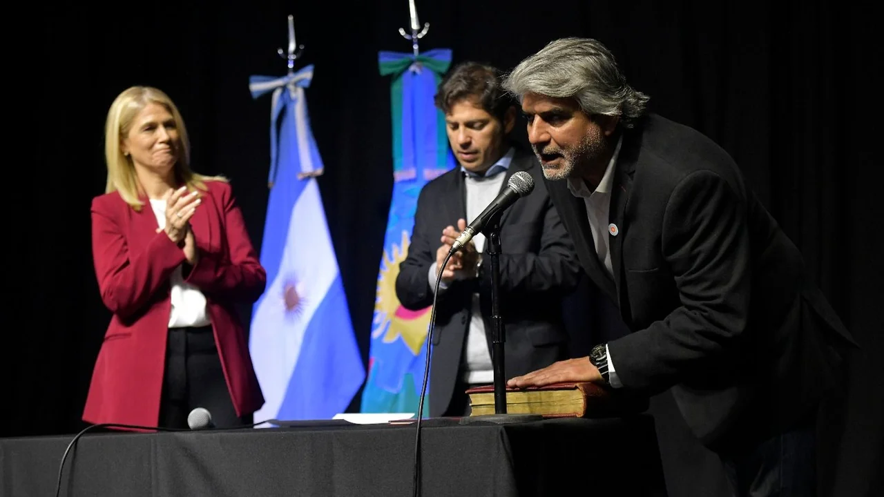 Al grito de “Si la tocan a Cristina”, asumió el nuevo ministro de Trabajo de Kicillof