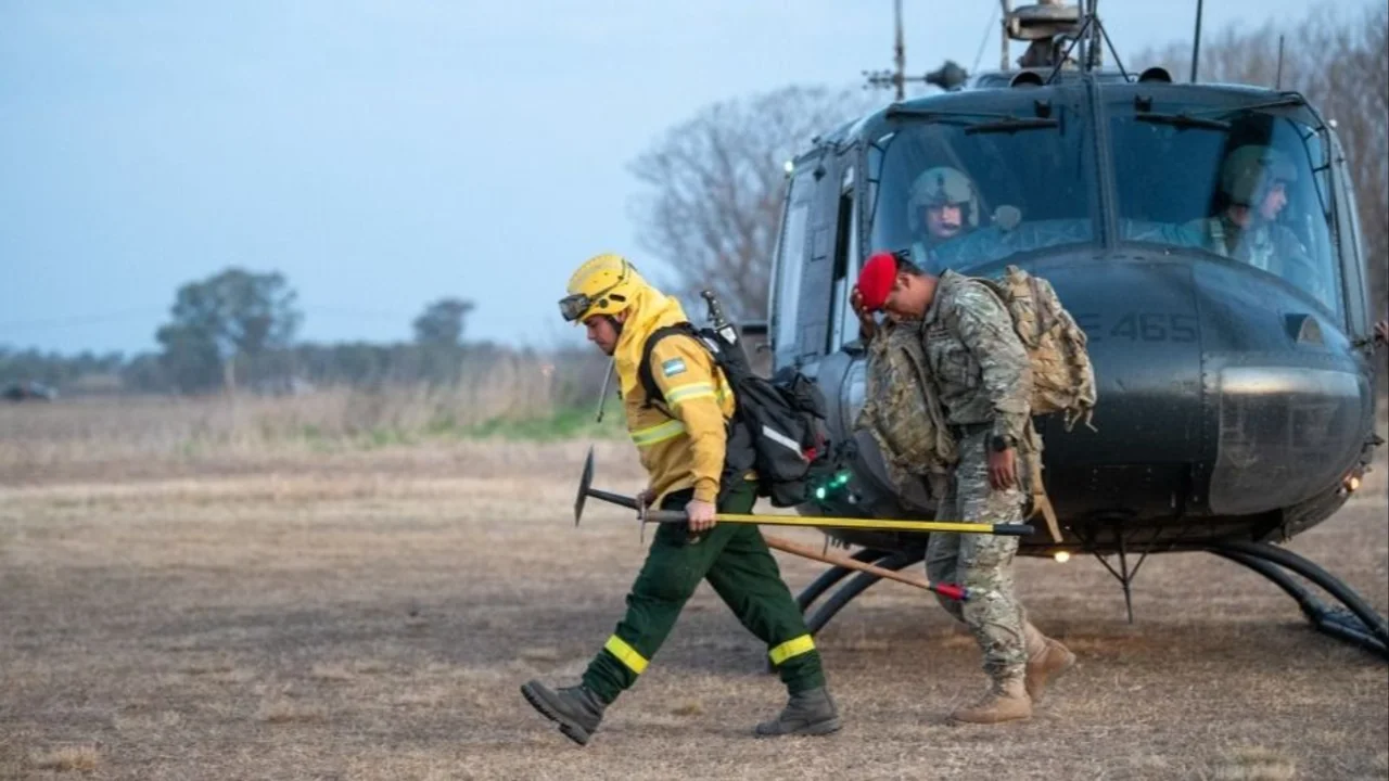 Suman brigadistas de las Fuerzas Armadas para combatir el fuego en el Delta