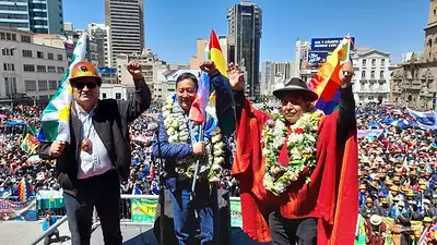 Multitudinaria movilización en Bolivia a favor de la unidad y contra la derecha golpista Multitudinaria movilización en Bolivia a favor de la unidad y contra la derecha golpista