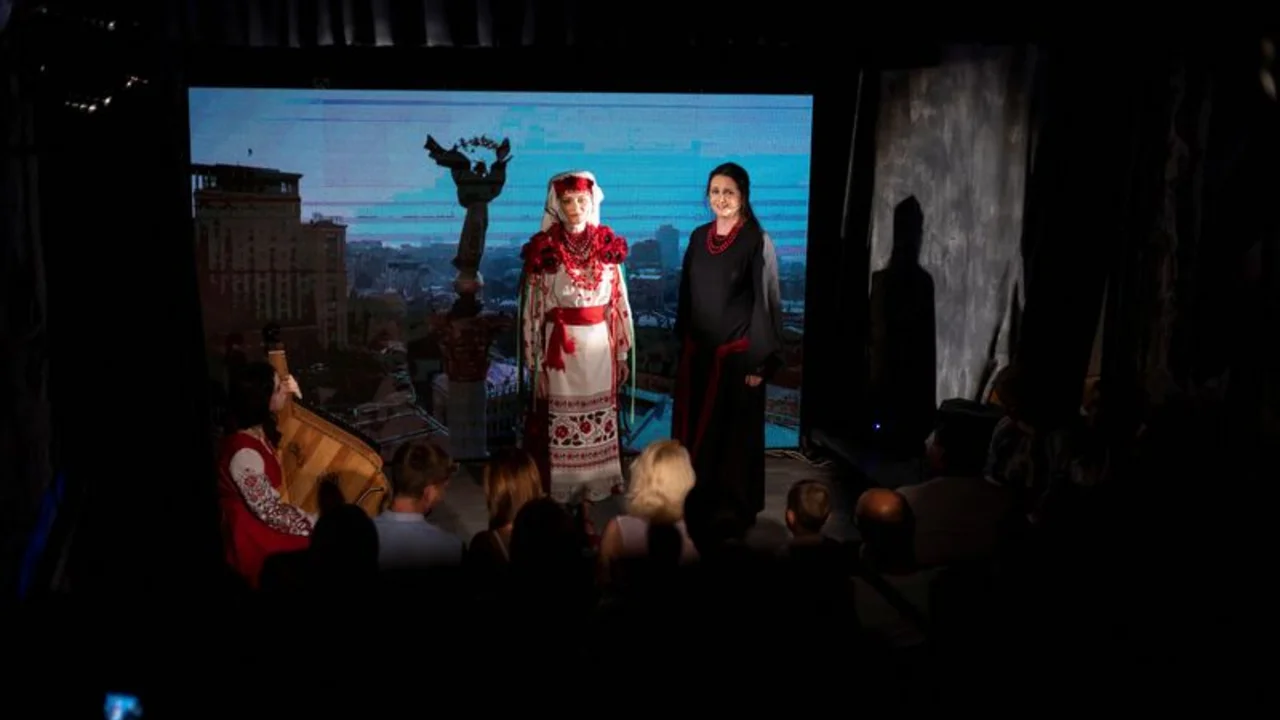 Teatro subterráneo: Los actores ucranianos vuelven al escenario en un refugio antiaéreo