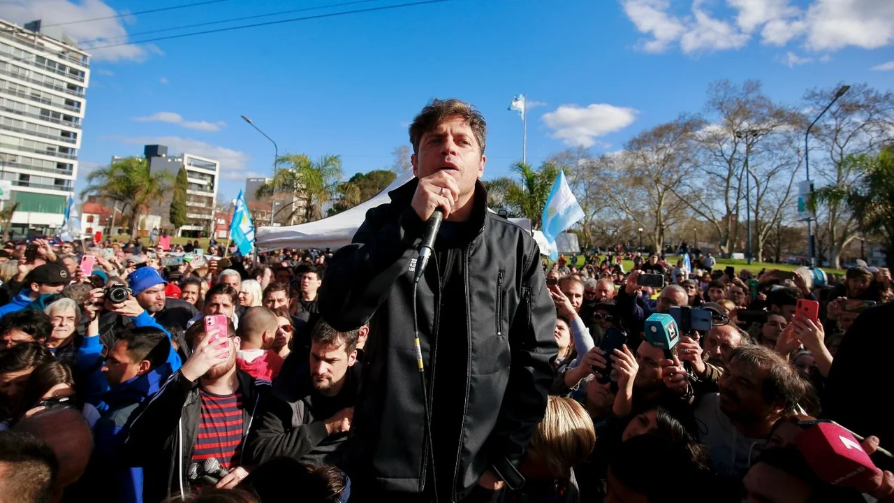 Plaza Belgrano, La Plata, Axel Kicillof, CFK.