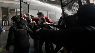 La Policía de la Ciudad detuvo a diputados en la manifestación por Cristina Kirchner La Policía de la Ciudad detuvo a diputados en la manifestación por Cristina Kirchner