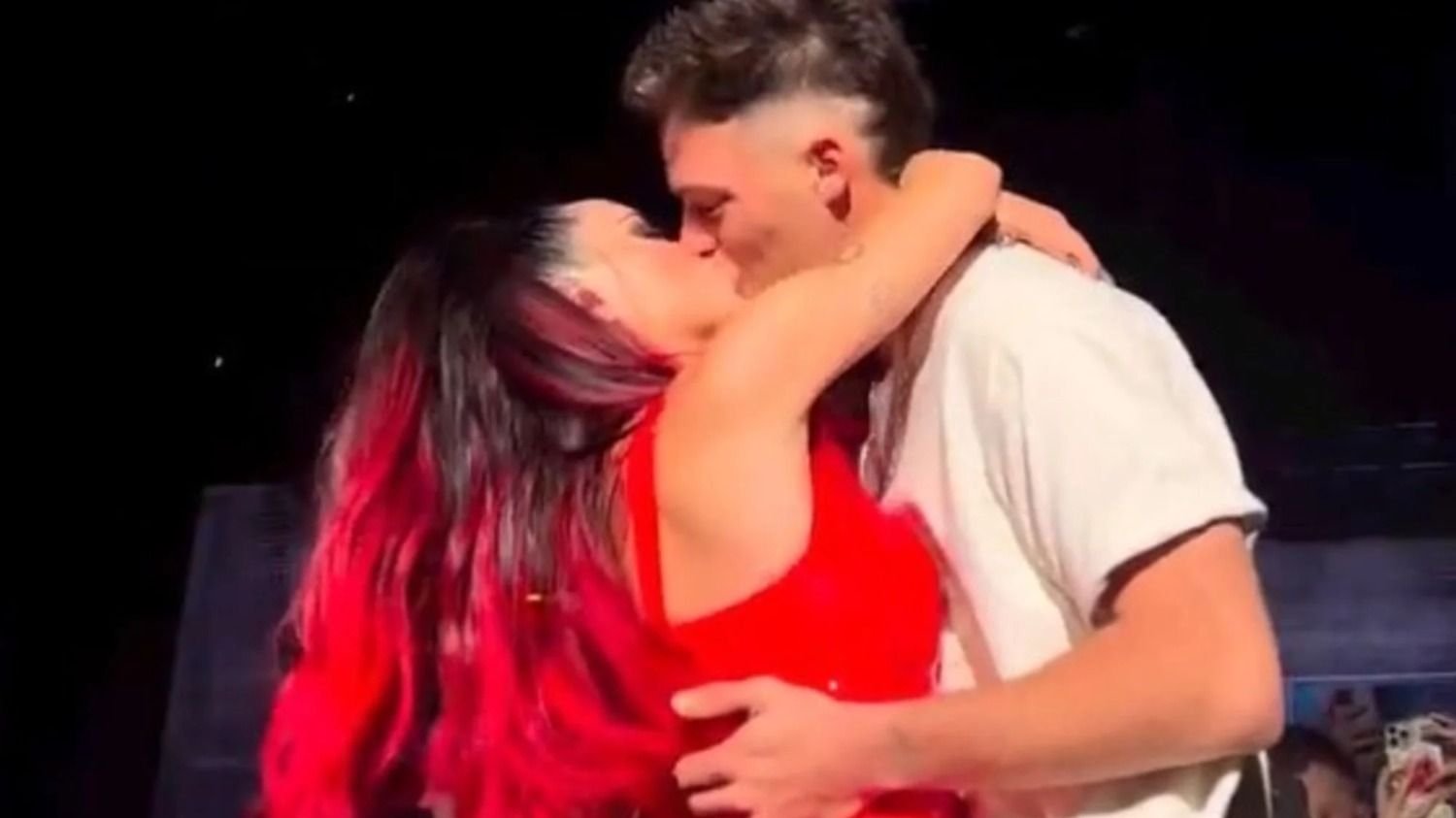 Lali Espósito, Santi Maratea y el caliente beso que se volvió viral: el  video | El Destape