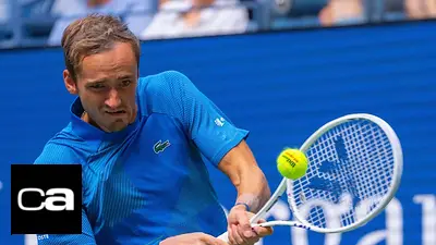 Medvedev supera al local Kozlov para iniciar con triunfo la defensa del título del Abierto de EEUU Medvedev supera al local Kozlov para iniciar con triunfo la defensa del título del Abierto de EEUU