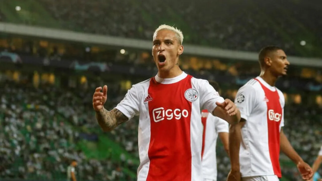Manchester United anuncia acuerdo para fichar al extremo Antony del Ajax