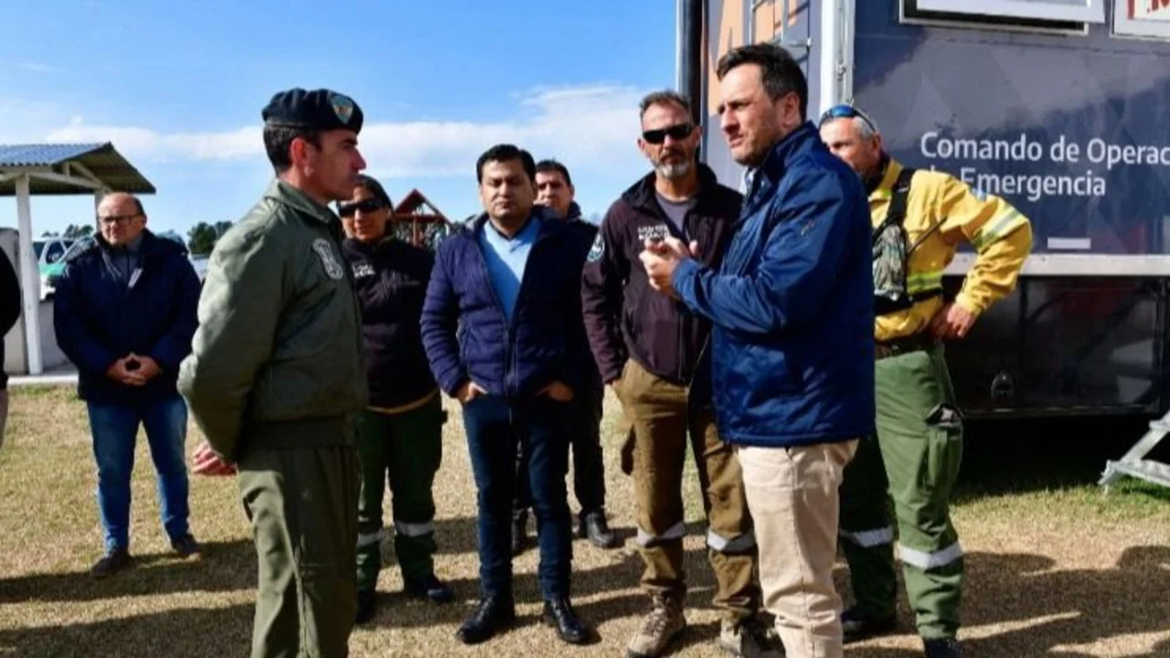 Cabandié catalogó de "delincuentes" a quienes inician el fuego en el Delta del Paraná