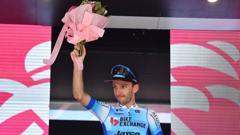 Yates y Sivakov quedan fuera de la Vuelta tras dar positivo por COVID-19