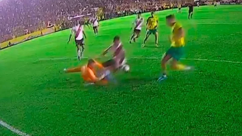 Franco Armani salió lesionado y hay preocupación en River: qué le pasó
