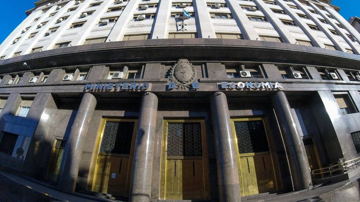 El Gobierno renovó gratis el bono que otorga el seguro de cambio