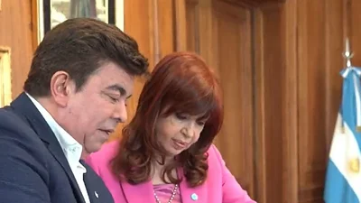 Cristina Kirchner recibió a Fernando Espinoza y hablaron de proyectos de educación y tecnología Cristina Kirchner recibió a Fernando Espinoza y hablaron de proyectos de educación y tecnología