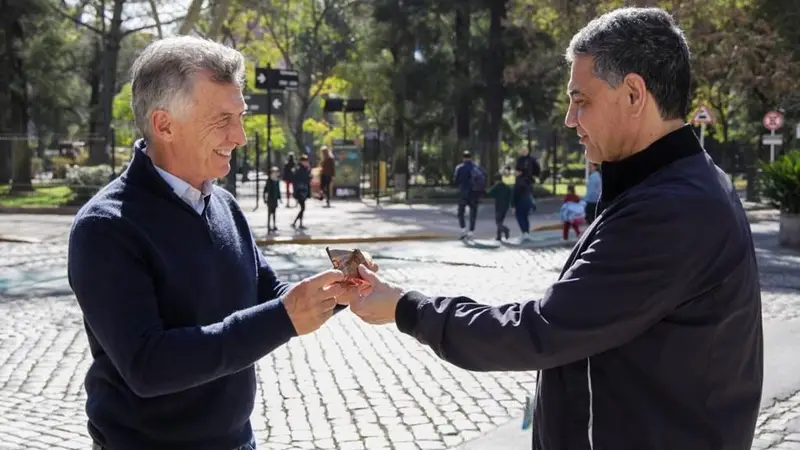Macri reapareció en CABA, se mostró con su primo Jorge y se metió en la interna: “Si no está roto, no lo arregles” Macri reapareció en CABA, se mostró con su primo Jorge y se metió en la interna: “Si no está roto, no lo arregles”