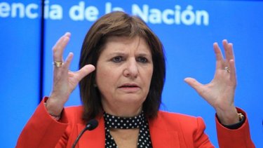 Patricia Bullrich mostró su carnet de Independiente y la objetaron