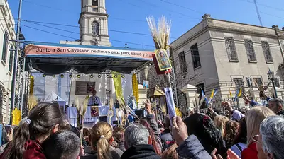 El Tercer Malón de la Paz marchó junto a movimientos sociales al Santuario de San Cayetano El Tercer Malón de la Paz marchó junto a movimientos sociales al Santuario de San Cayetano