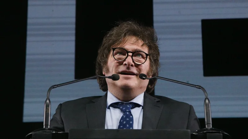 Elecciones 2023: Milei intentó suavizar su discurso sobre los planes sociales