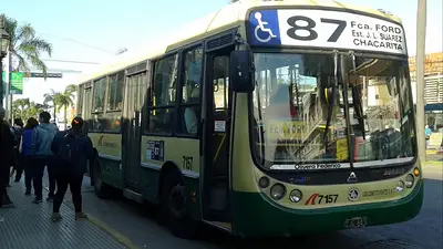INDIGNANTE: colectivero miraba el celular y puso en riesgo a los pasajeros INDIGNANTE: colectivero miraba el celular y puso en riesgo a los pasajeros