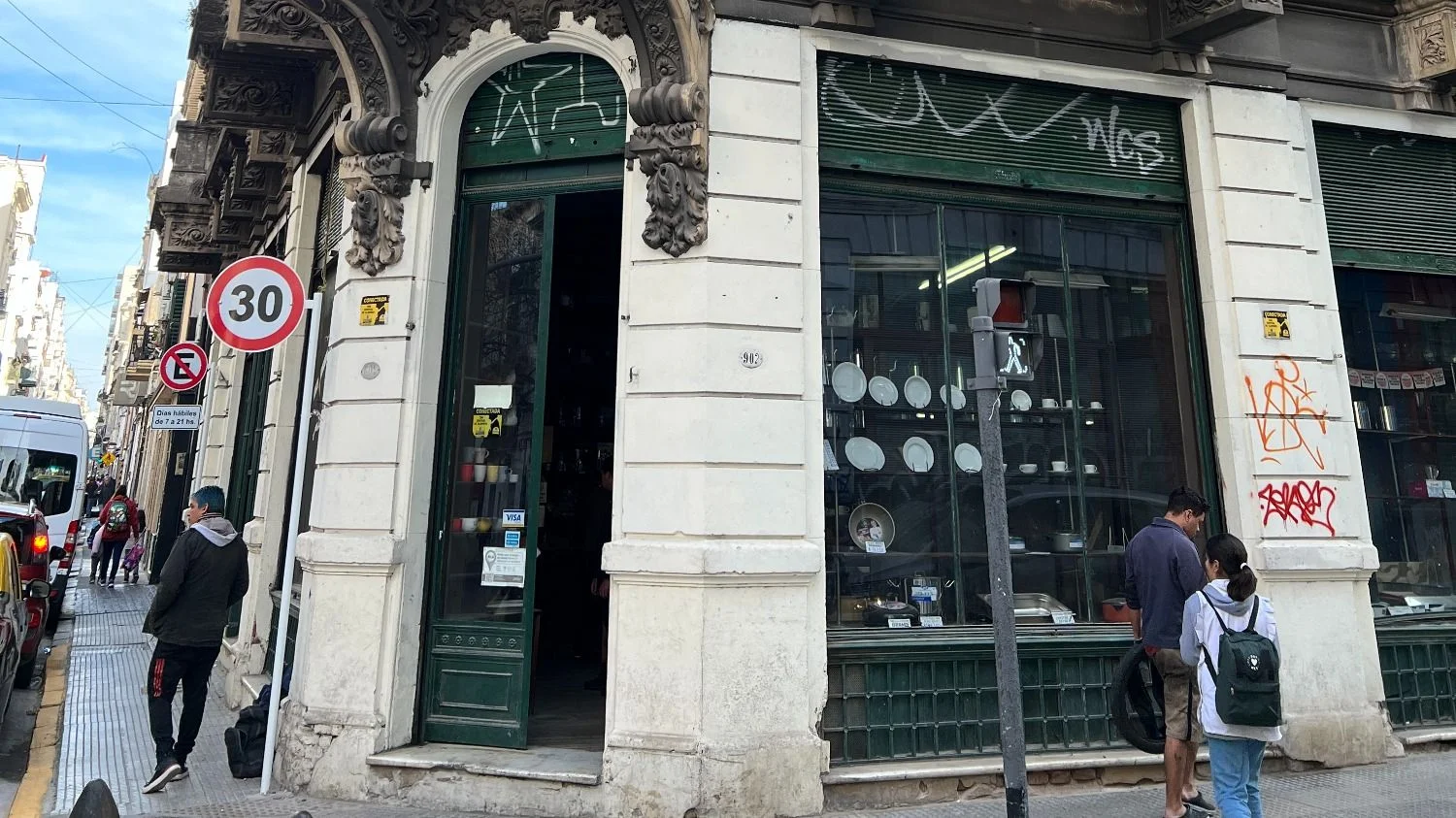 bazar la luna, san telmo, que se vende, donde queda, historia, historias de caba,