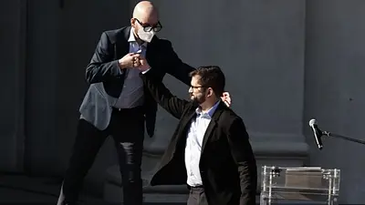 El exministro de Desarrollo Social de Chile y el presidente, Giorgio Jackson y Gabriel Boric, respectivamente. Foto: Agencia Uno. El exministro de Desarrollo Social de Chile y el presidente, Giorgio Jackson y Gabriel Boric, respectivamente. Foto: Agencia Uno.