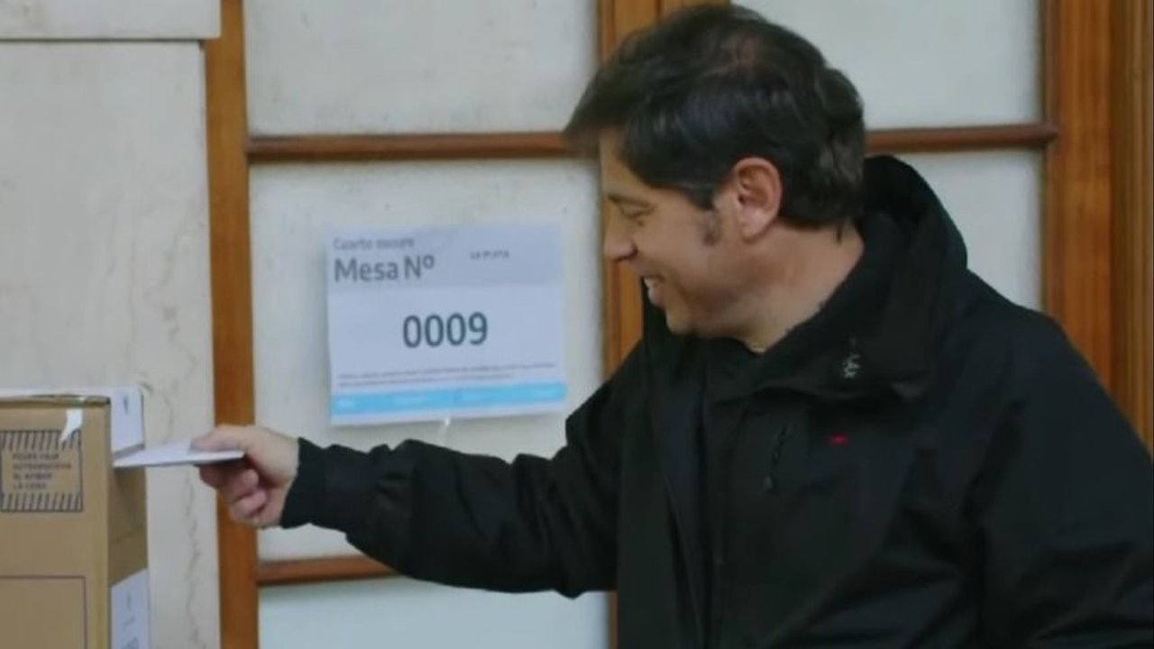 Axel Kicillof, votando en las elecciones PASO 2023