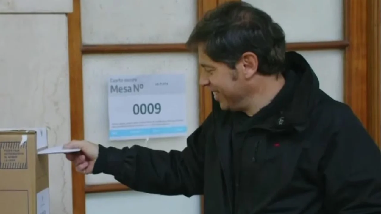 Axel Kicillof, votando en las elecciones PASO 2023