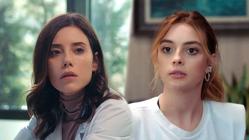 Cansu Dere y Melisa Sezen