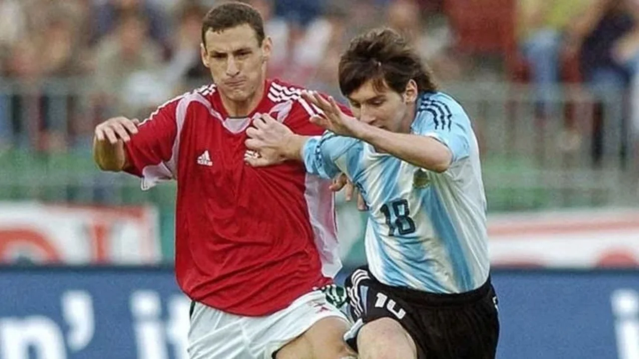Vilmos Vanczak y Lionel Messi en su debut con Argentina