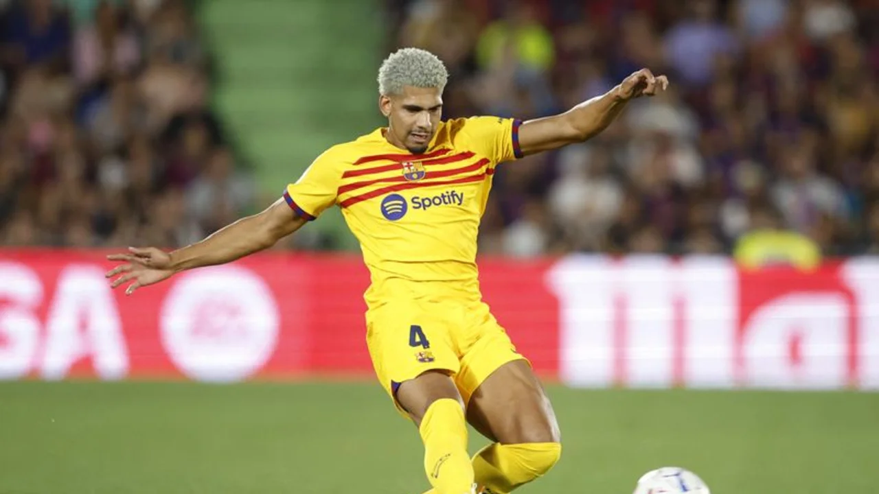 Uruguayo Araujo será baja en Barcelona por lesión