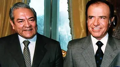Carlos Menem junto a Antonio Erman González, el ministro de economía que implementó el Plan Bonex Carlos Menem junto a Antonio Erman González, el ministro de economía que implementó el Plan Bonex
