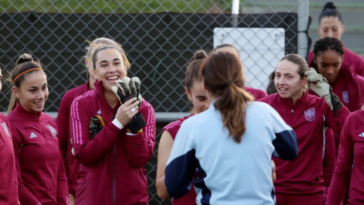 El ascenso de la española Cata Coll entusiasma al experto en porteros de la FIFA