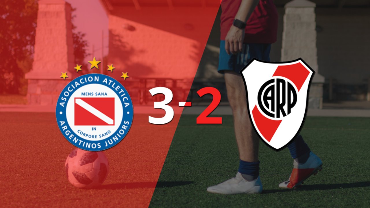 Luciano Gondou marca un doblete en la victoria 3-2 de Argentinos Juniors ante River Plate