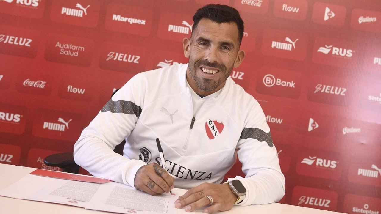 Tevez llegó a Independiente y se la pudrió a Zielinski: "Los futbolistas"