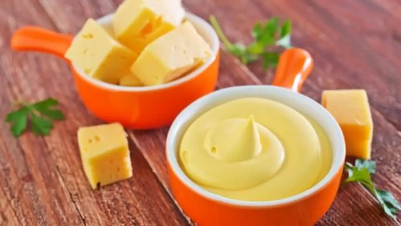 Receta de salsa de queso cheddar: cómo hacerla en 5 minutos.